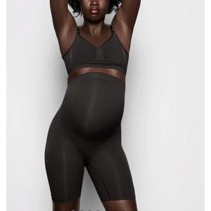 Kim K Shape Wear SKIMS Maternity sculpting short mid thigh- Onyx Sz L/XL